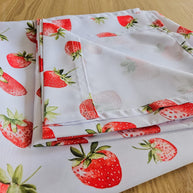 Vorhänge mit Erdbeeren Muster