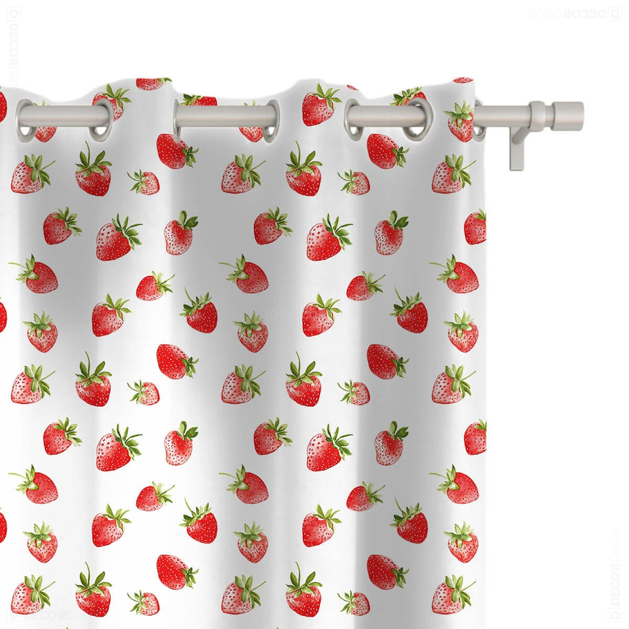 Vorhänge mit Erdbeeren Muster für die Küche oder Vorraum