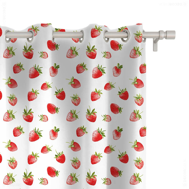 Vorhänge mit Erdbeeren Muster für die Küche oder Vorraum