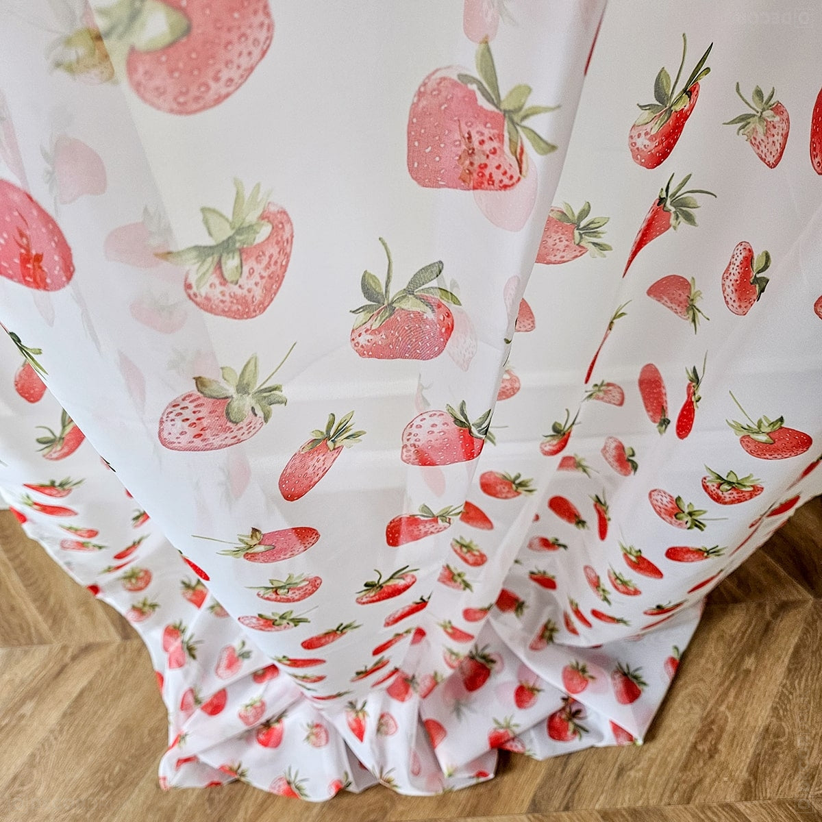 Gardinen mit Erdbeeren