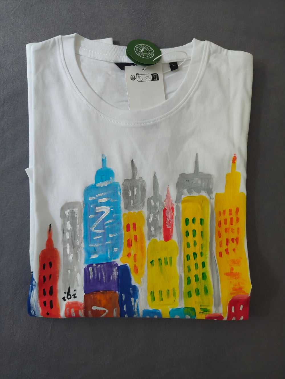 Handbemaltes T-Shirt Wolkenkratzer bunt Unikat