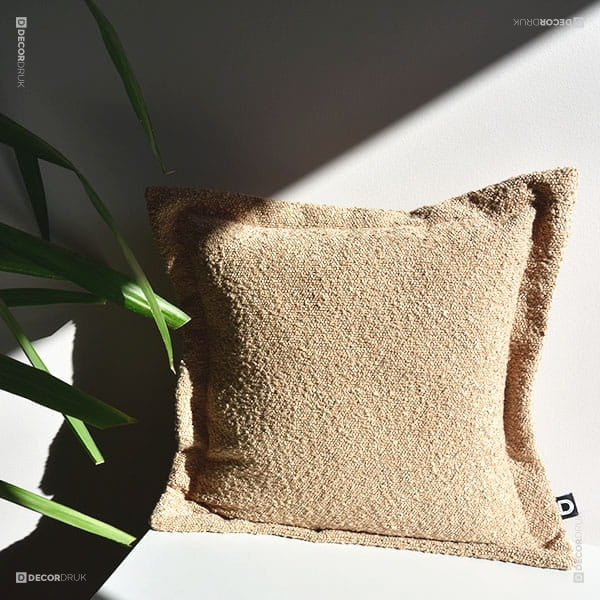 Dekokissen mit Rand Boucle