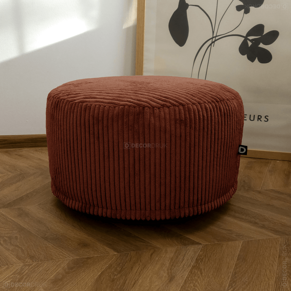 Sitzsack rund Cord Rotbraun als Fußhocker für Wohnzimmer oder Sitzhocker für Kinder.