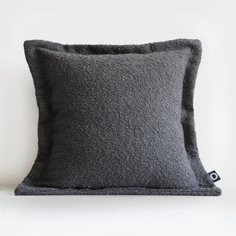 Couch Kissen aus Boucle Graphitgrau mit Rand