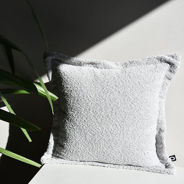 Couch Kissen Boucle Hellgrau mit Rand