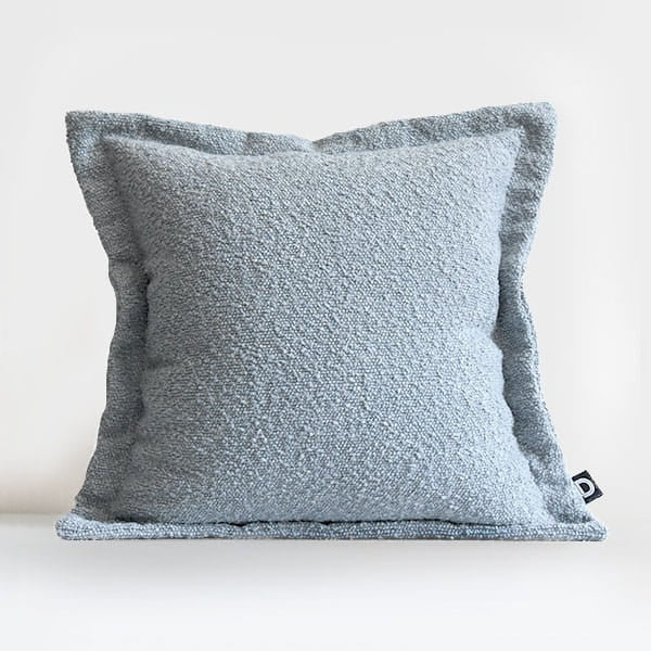 Kissen Boucle Hellblau mit Rand