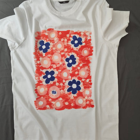 Handbemaltes T-Shirt bunte Blumen