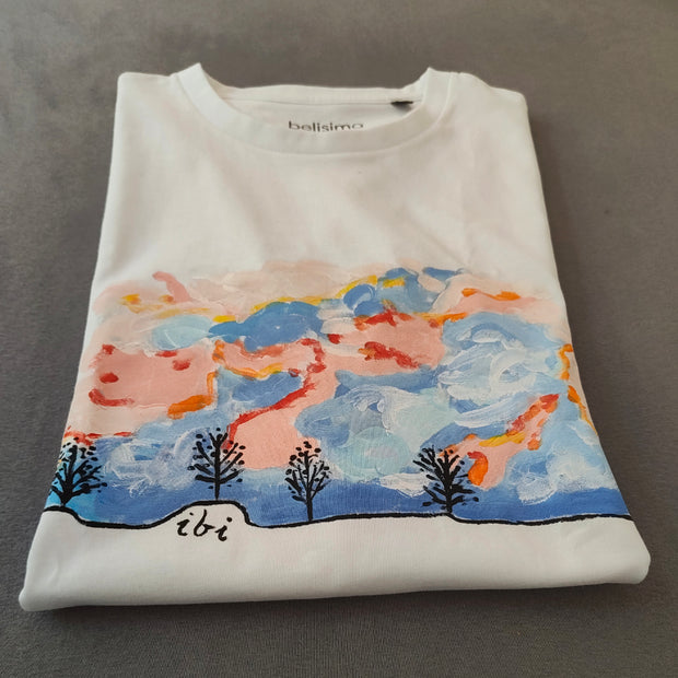 Handmelates T-Shirt Himmel in Japan von Monika Ibi Belisimo