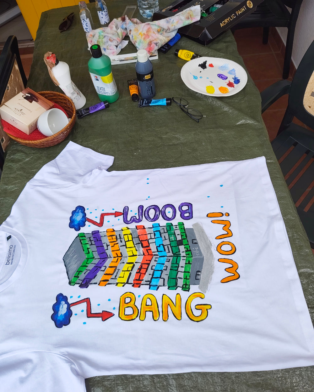 Handbemaltes T-Shirt Graffiti-Stil