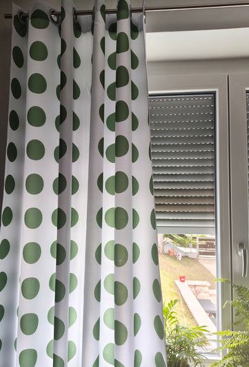 Vorhang Wohnzimmer grüne Punkte von Monika Ibi