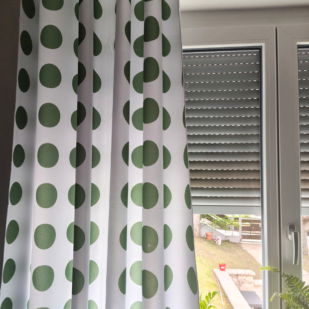 Vorhang Wohnzimmer grüne Punkte von Monika Ibi