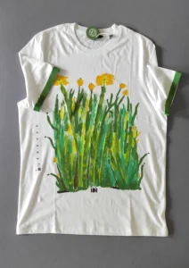 Handbemaltes Design T-Shirt, Bio-Baumwolle, Größe M, Motiv Blumenwiese