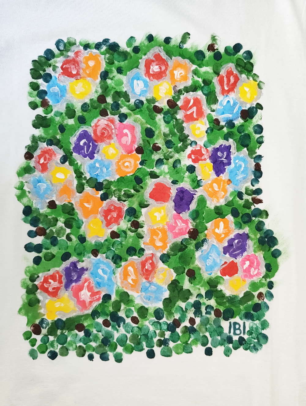 Bunte Blumen auf weißem Hintergrund Handarbeit T-Shirt Wien