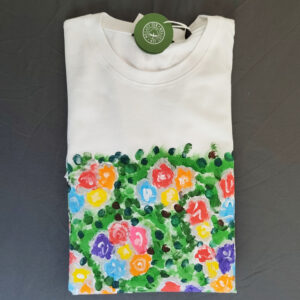 Weißes T-Shirt mit bunten Blumen handbemalt Größe M Wien
