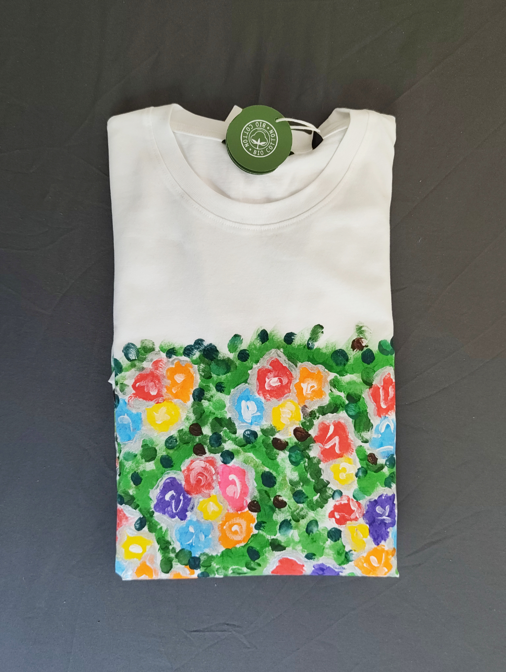 Weißes T-Shirt mit bunten Blumen handbemalt Größe M Wien