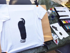 Handbemaltes T-Shirt Ibi Rabe