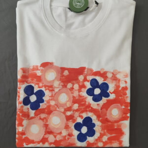 Weißes T-Shirt mit bunten Blumen handbemalt