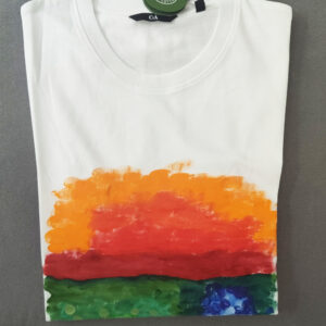 Buntes T-Shirt mit Sonnenuntergangsdesign handbemalt